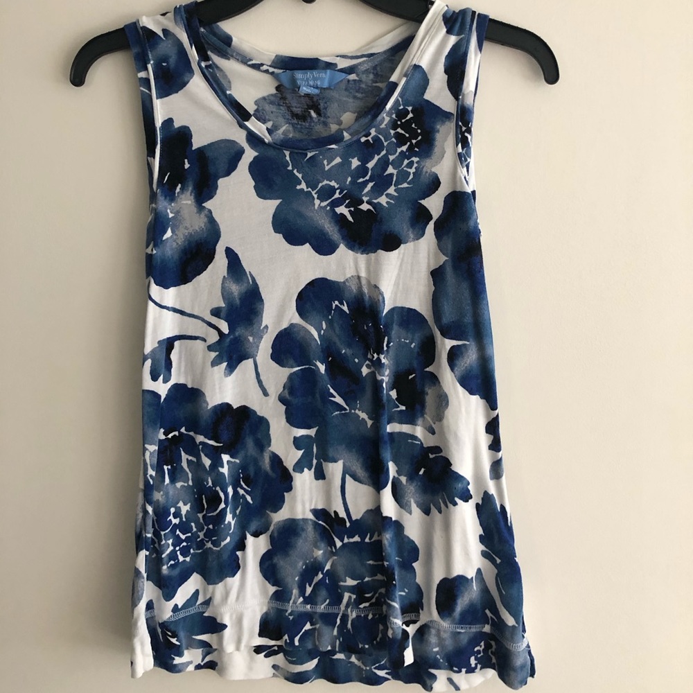 Simply Vera floral tank